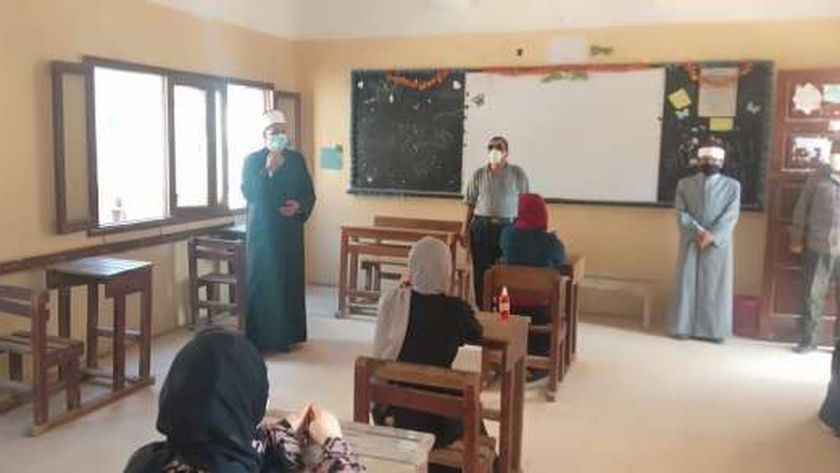 صورة طلاب أدبي الأزهر يؤدون الفلسفة والمنطق اليوم – مصر